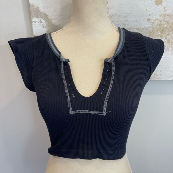 Urban outfitters cropped top bundle (2) - Size Medium - Picture 3 of 4